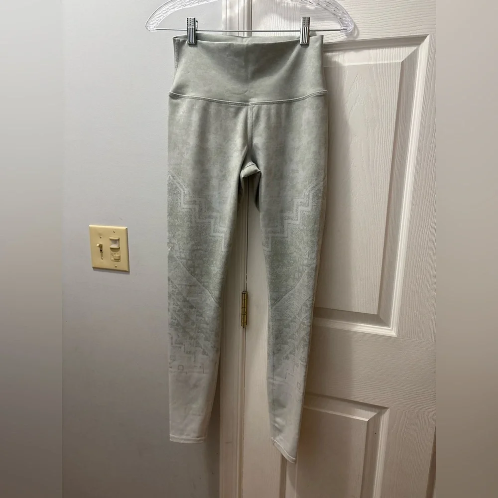 Alo Size Small Air Lift Leggings Light Green/Gray